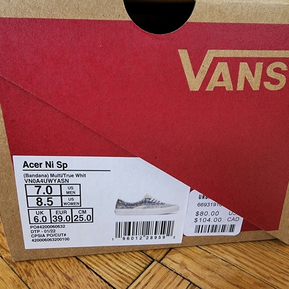 Brand new with box Van's acer bandana print sneaker - Picture 2 of 3